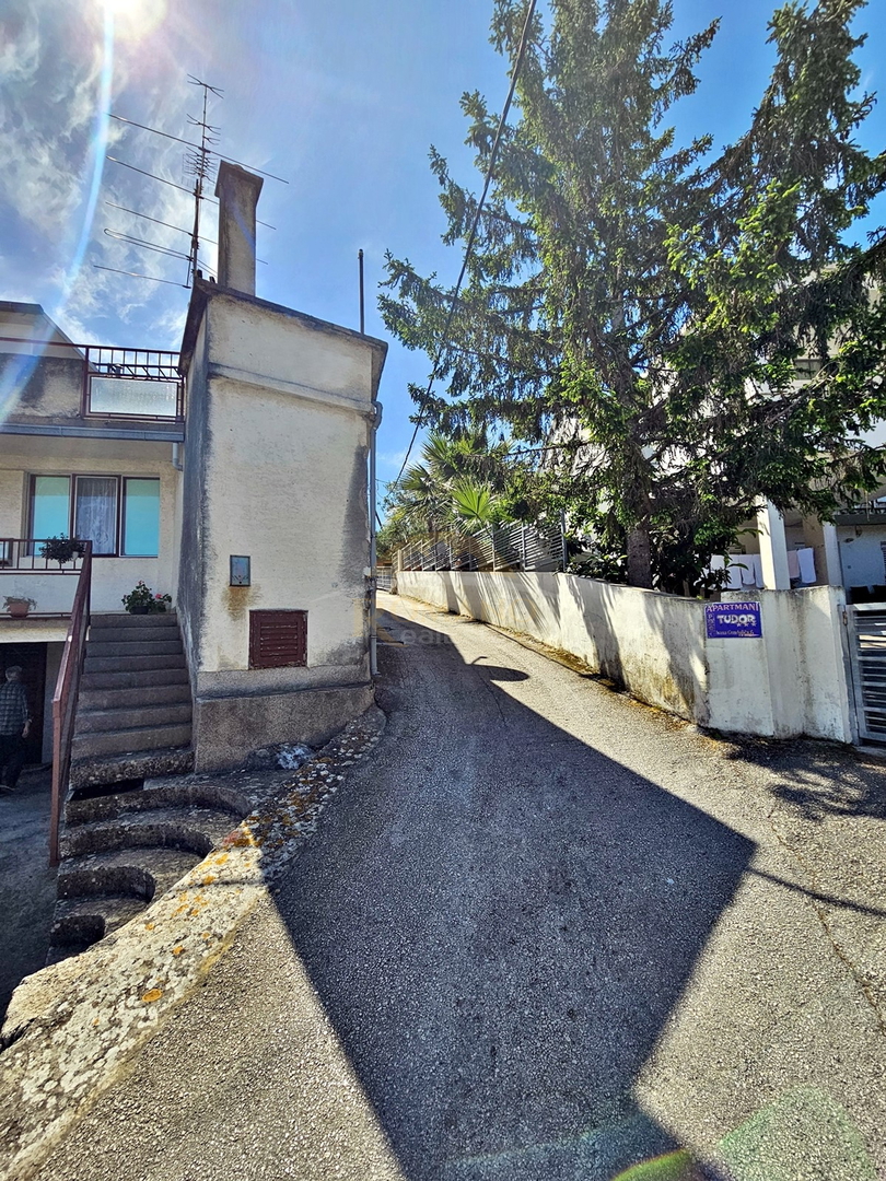 Casa da ristrutturare a 300 m dal centro di Trogir